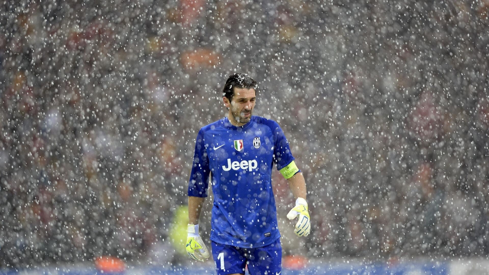 36岁丁俊晖现状：身家过亿却常住国外，大龄富二代妻子气质绝佳